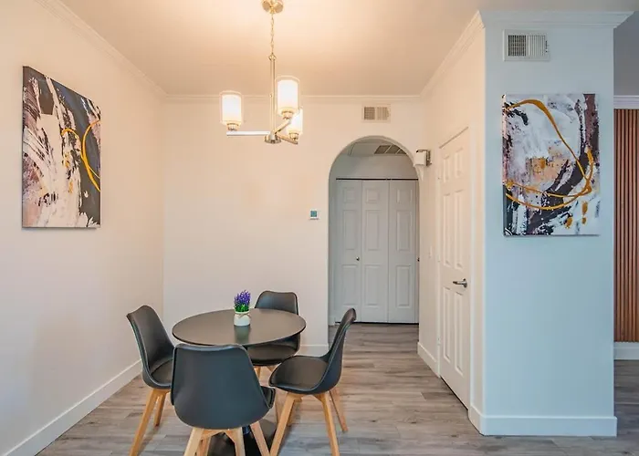 Apartment Convenient 1bd West Gate With Pool, Hot Tub, Gym, Parking *