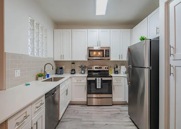Convenient 1bd West Gate With Pool, Hot Tub, Gym, Parking Apartment *