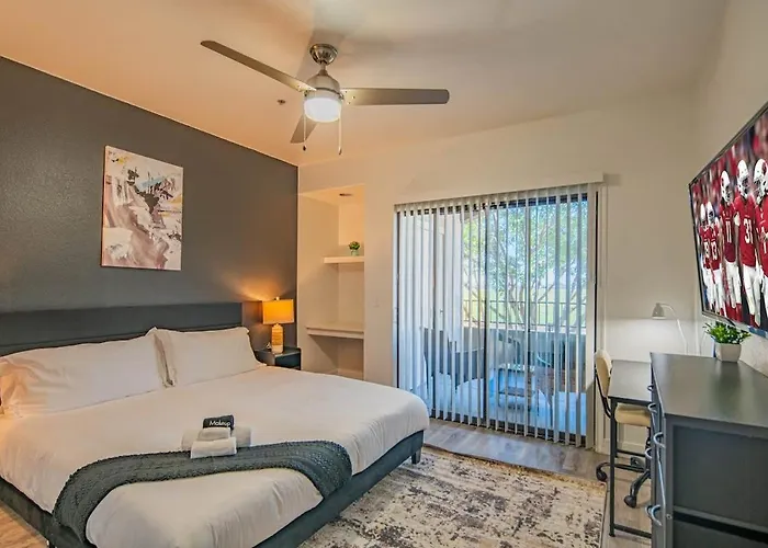 Convenient 1bd West Gate With Pool, Hot Tub, Gym, Parking *