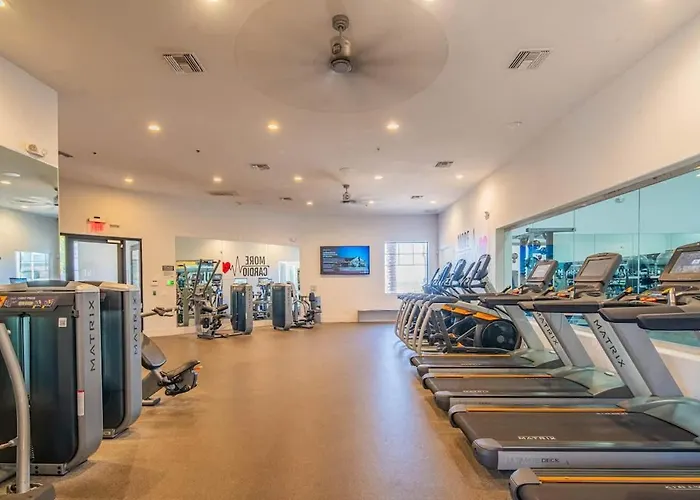 Apartment Convenient 1bd West Gate With Pool, Hot Tub, Gym, Parking