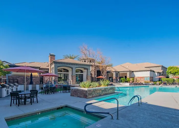 Convenient 1bd West Gate With Pool, Hot Tub, Gym, Parking Glendale