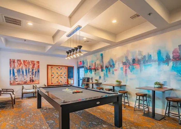 Apartment Convenient 1bd West Gate With Pool, Hot Tub, Gym, Parking *