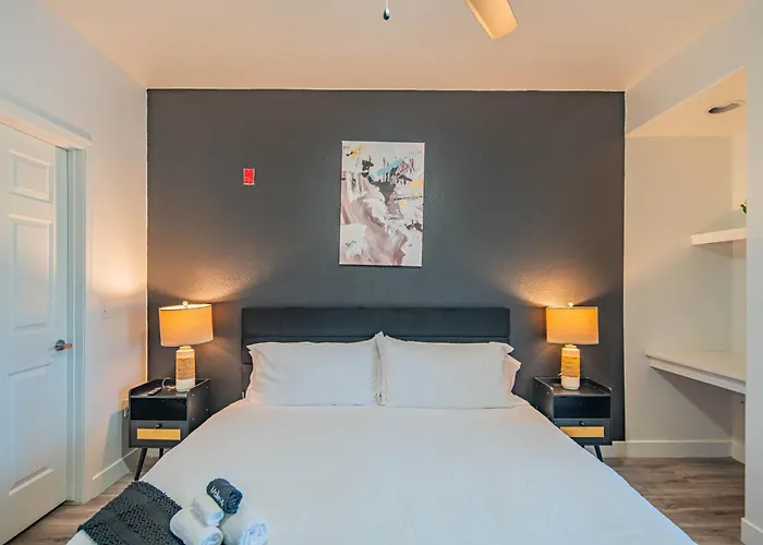 Apartment Convenient 1bd West Gate With Pool, Hot Tub, Gym, Parking Glendale