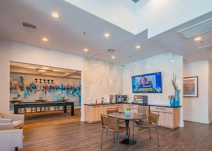 Convenient 1bd West Gate With Pool, Hot Tub, Gym, Parking Apartment *