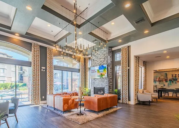 Apartment Convenient 1bd West Gate With Pool, Hot Tub, Gym, Parking *