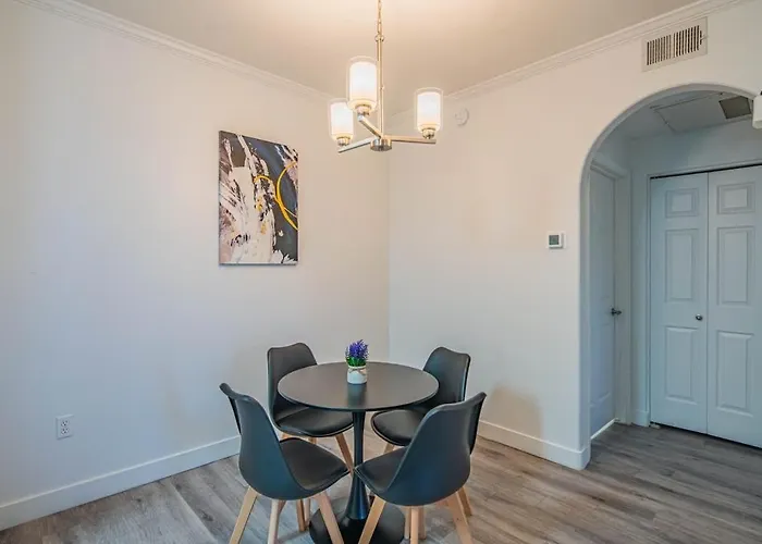Convenient 1bd West Gate With Pool, Hot Tub, Gym, Parking Apartment *