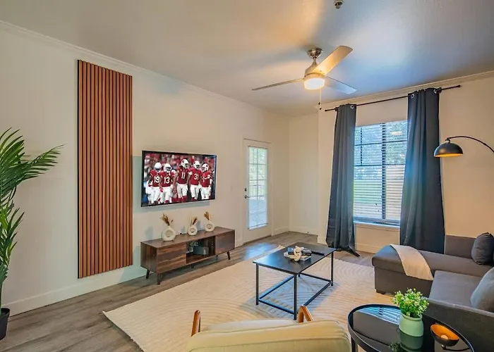 Convenient 1bd West Gate With Pool, Hot Tub, Gym, Parking * Glendale